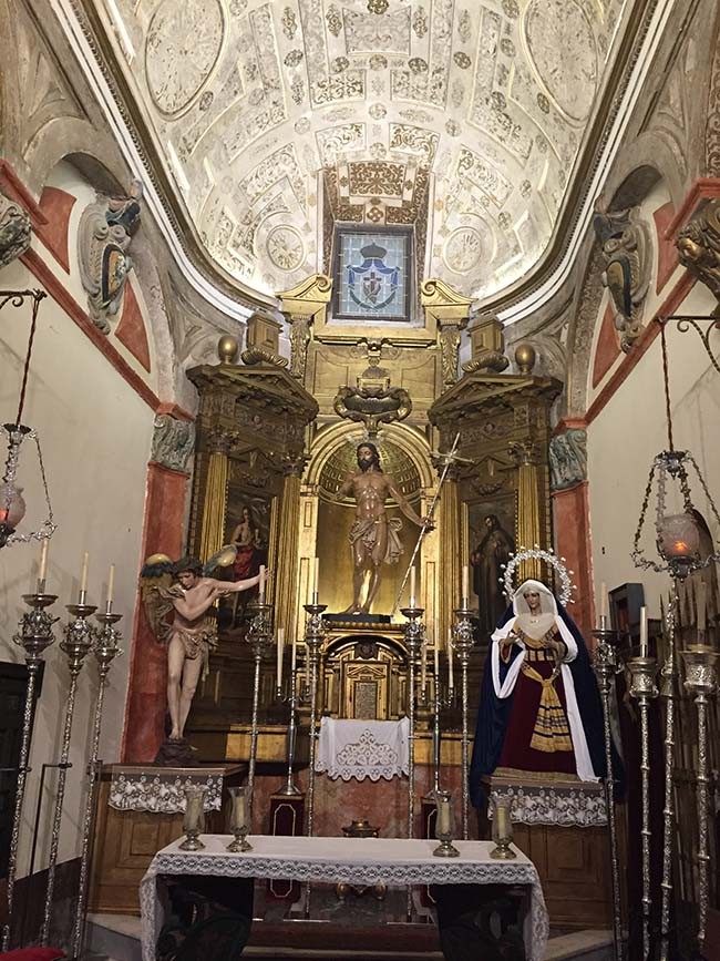 Iluminación artística capilla del resucitado de la Iglesia de Santa Marina
